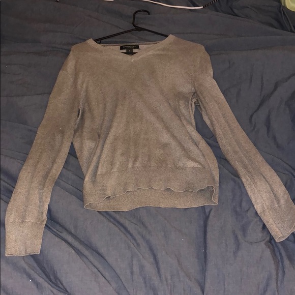 Banana Republic Gray V-neck Sweater - Picture 2 of 3